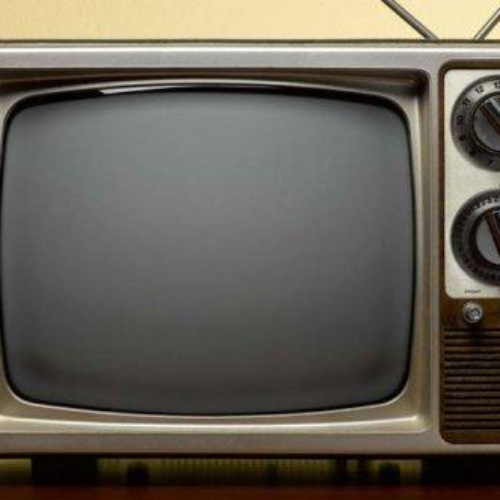 26 ene 1926 año - El 26 de enero de 1926, la marioneta del inventor John  Logie Baird apareció por primera vez en una pantalla; era el primer  televisor mecánico. Mucho ha