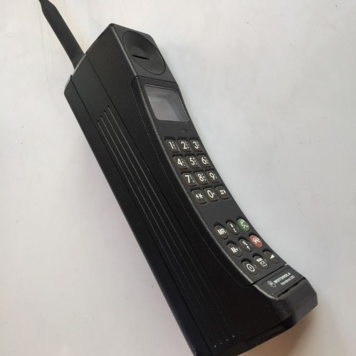 jan 1, 1992 - The Motorola International 3200 was the world's first  hand-held digital mobile phone (Timeline)