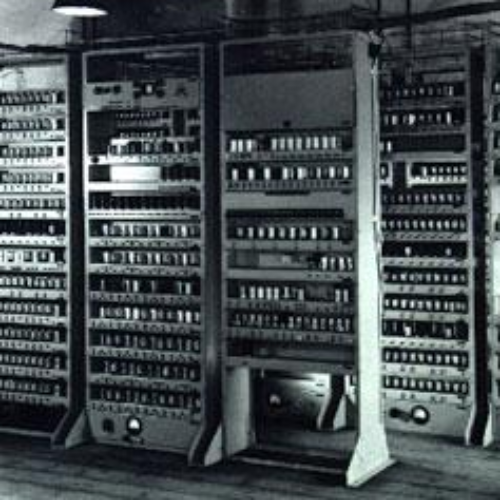 1 janv. 1951 - Creación del EDVAC (Electronic Discrete Variable Automatic  Computer) (La bande de temps)